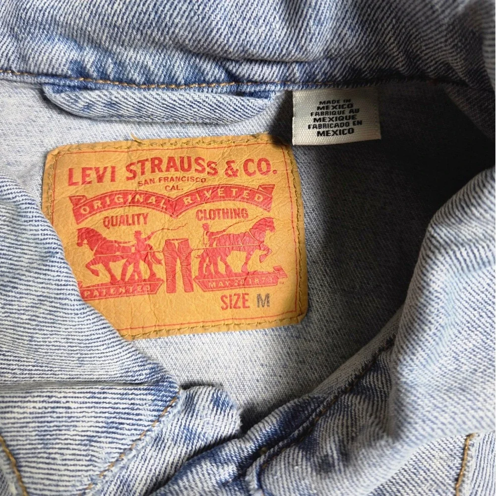 Levis Denim Trucker Jacket Mens M Blue Light Wash Frayed Hem Trucker
